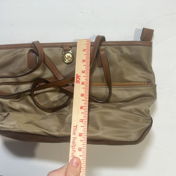 Michael Kors Kempton Tote Nylon Beige Brown Faux Leather Gold Hardware - Picture 12 of 14